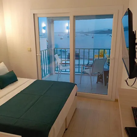 Mia Hill * ボドルム