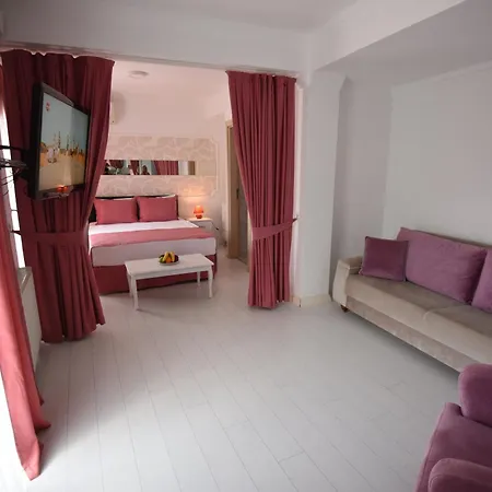 Mia Hill Hotell 3*