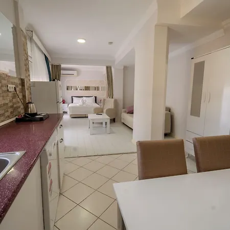 Mia Hill ボドルム