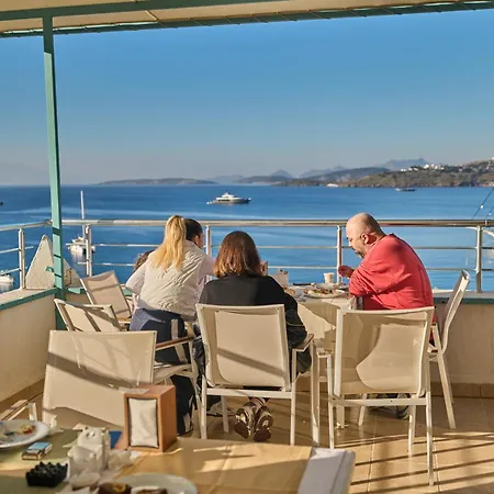 Mia Hill ボドルム