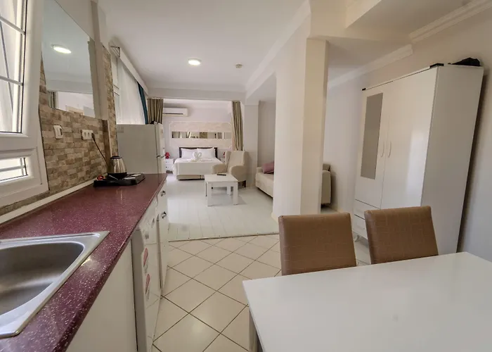 Mia Hill ボドルム